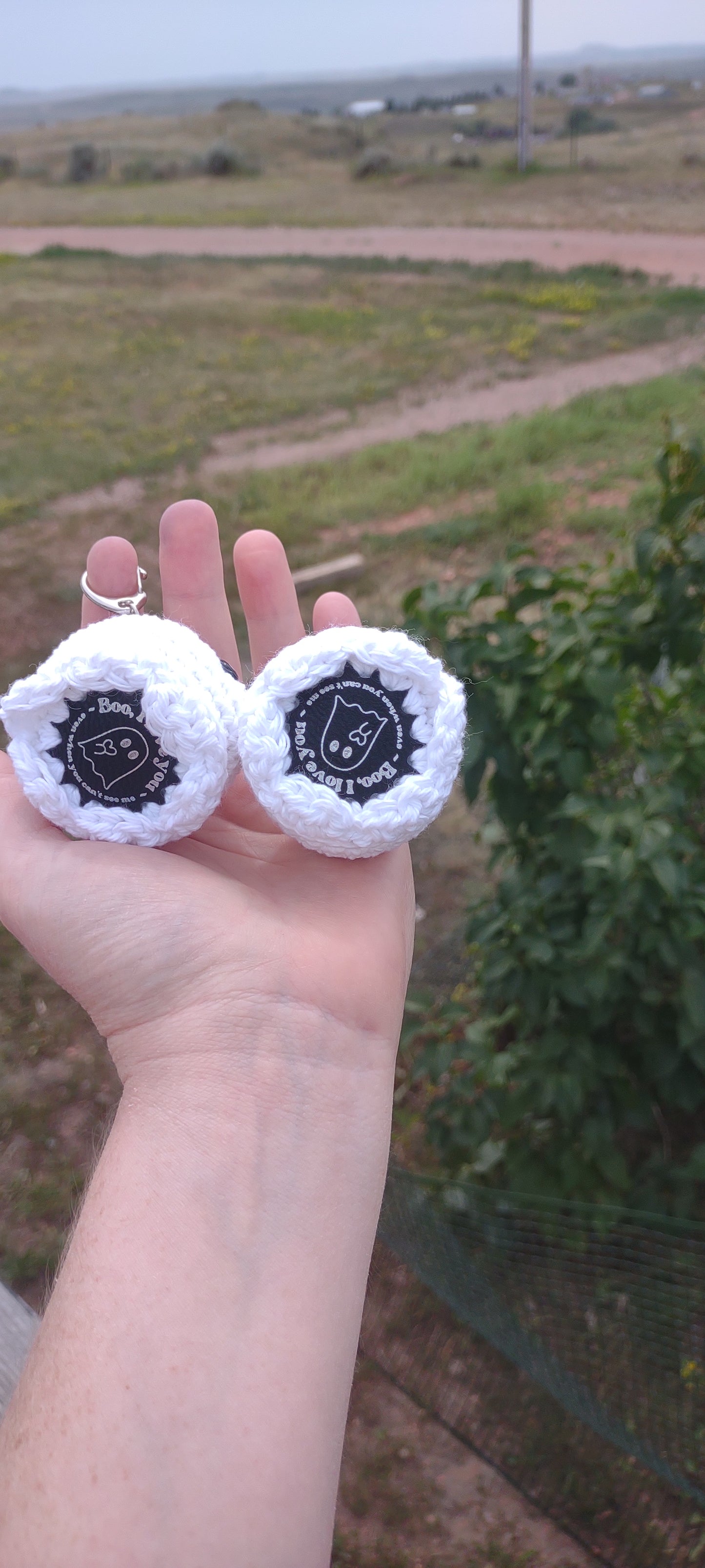 Kissing ghosts keychains