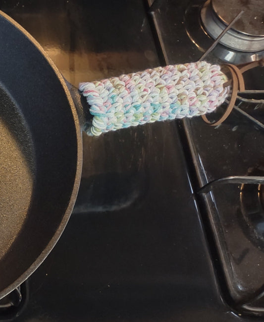 Skillet handle holder, cast iron skillet handle