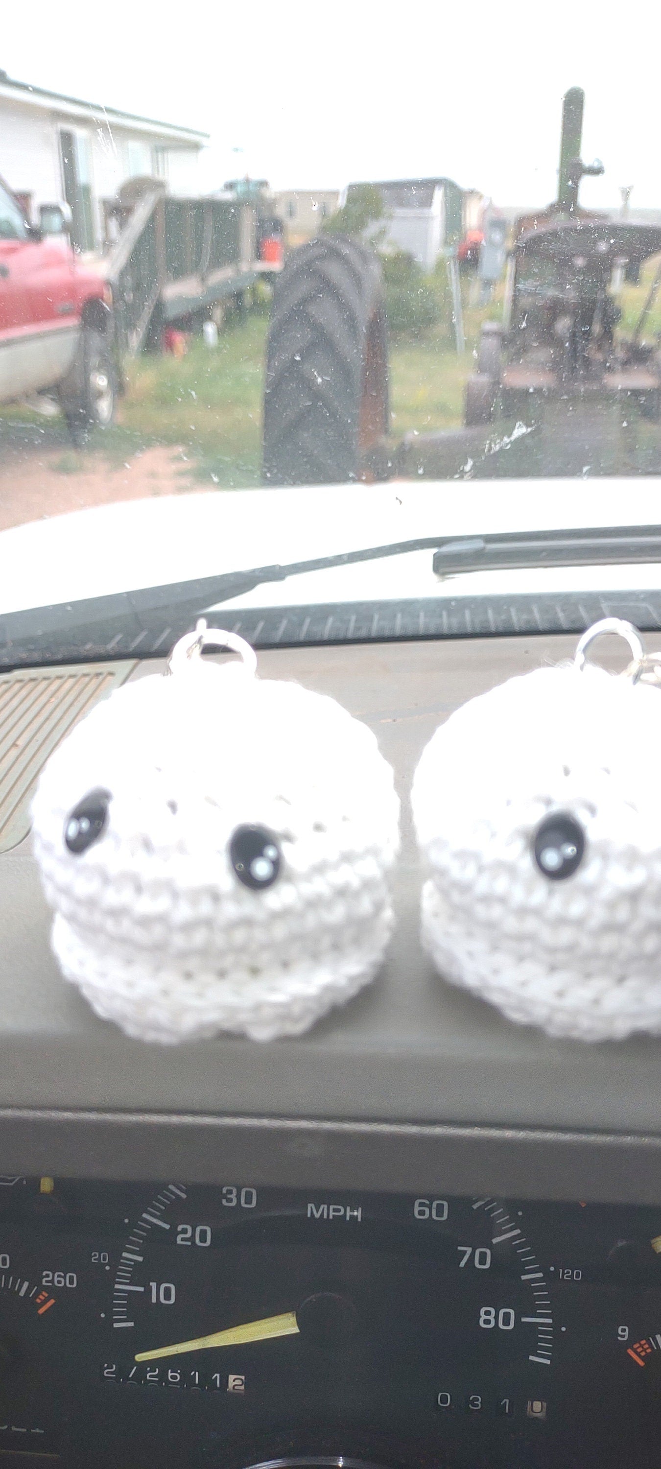 Kissing ghosts keychains